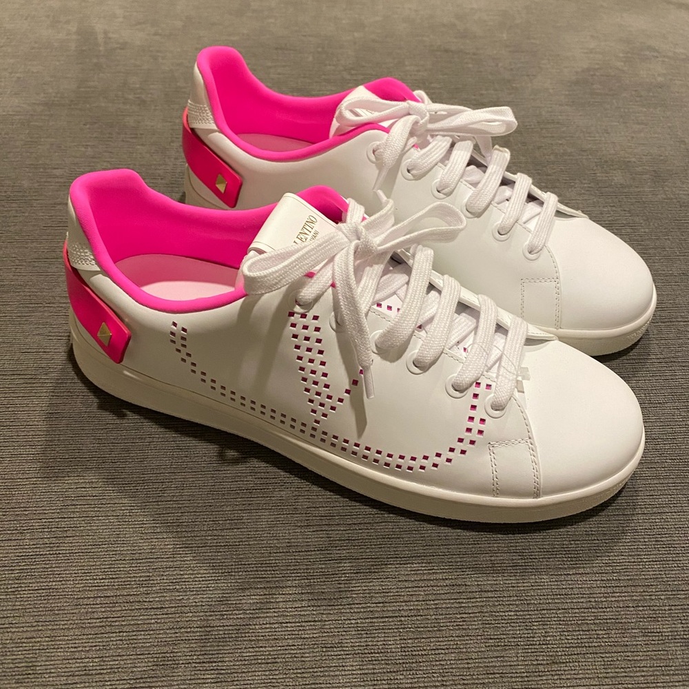 ❌SOLD❌ Valentino Backnet Calfskin Fuchsia Sneakers